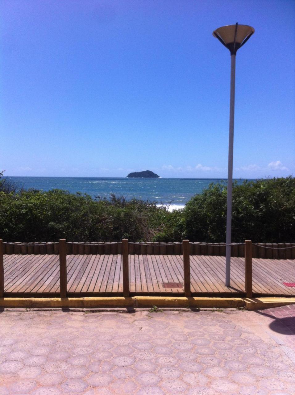 Hostel Casa Da Praia Picarras Bagian luar foto