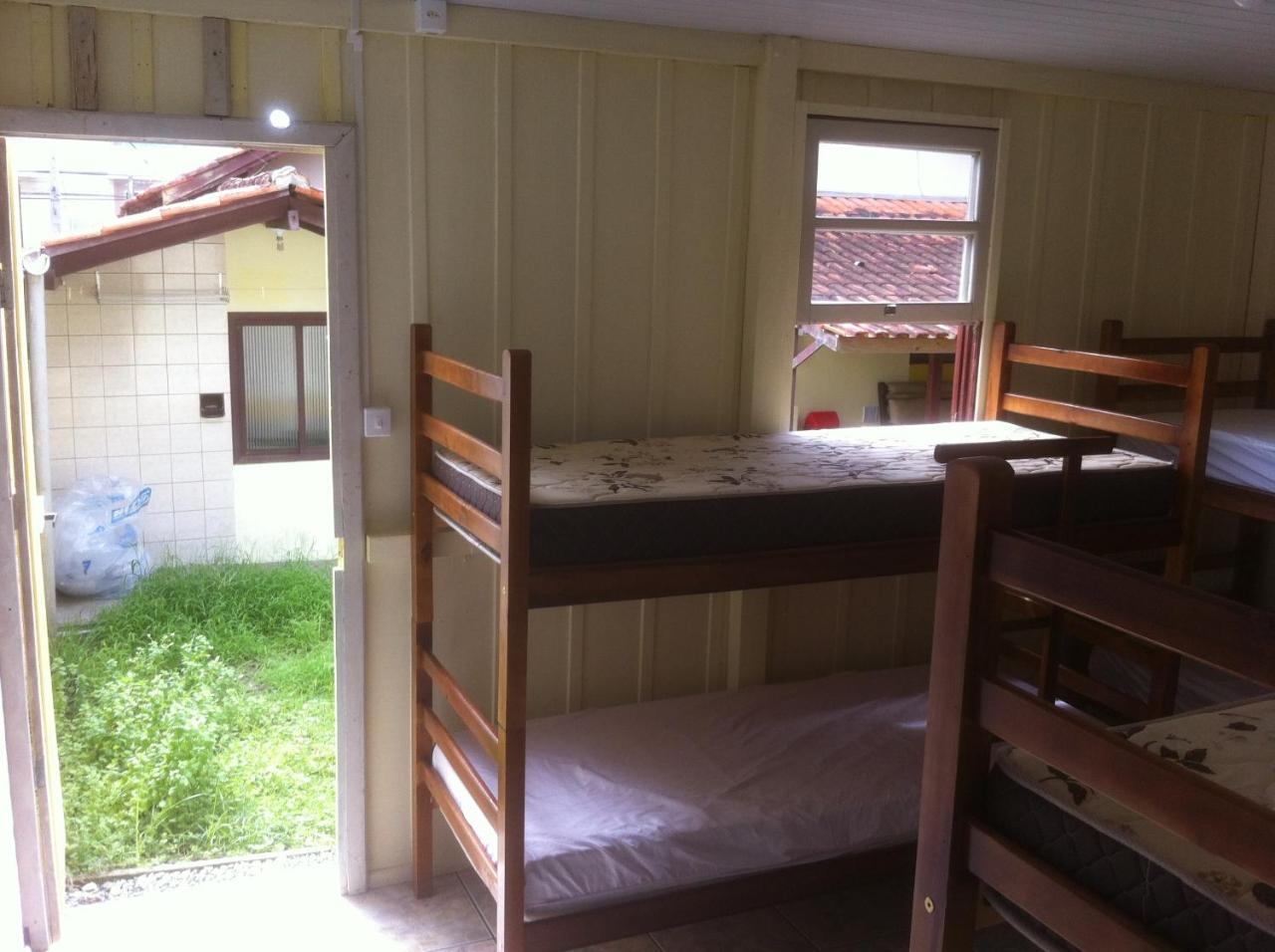 Hostel Casa Da Praia Picarras Bagian luar foto